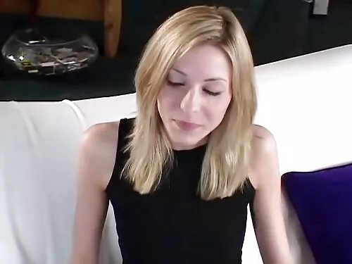 Blonda în jambiere s ...