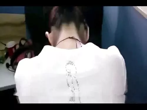 O blondă cu sâni pli ...