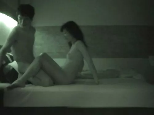 Două doamne fac sex  ...