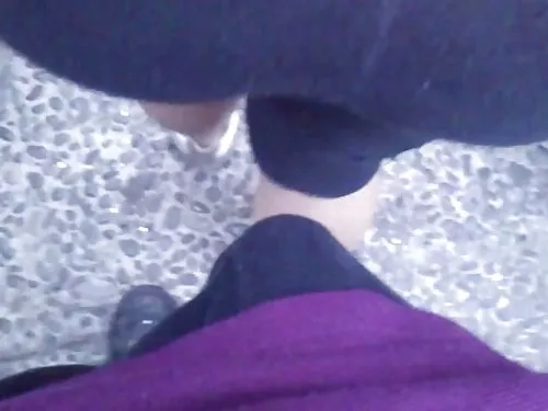 O fată tânără a trez ...
