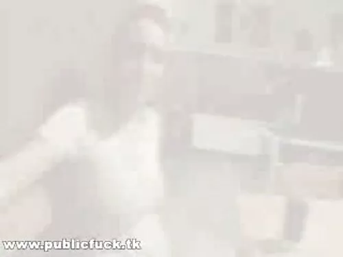O tipă neagră se joa ...