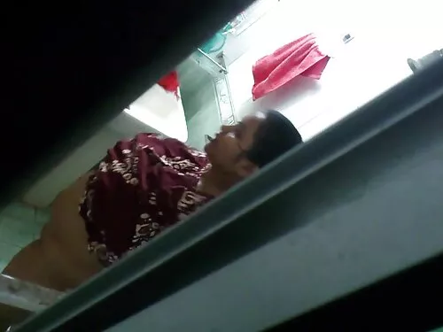 O doamnă busty a o f ...