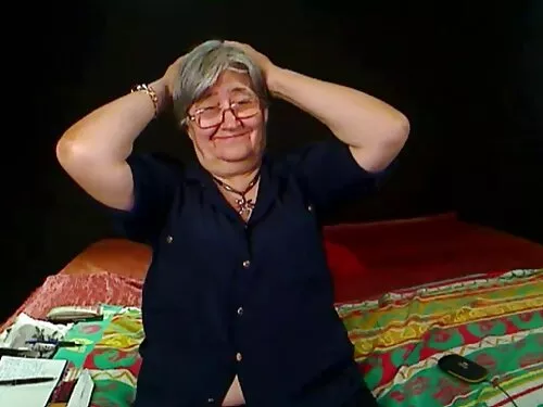 Două lesbiene s-au b ...