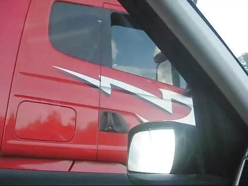 Mulața și blonda din ...