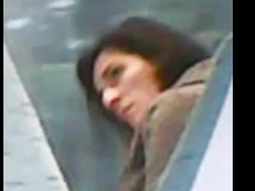 O brunetă în ciorapi ...