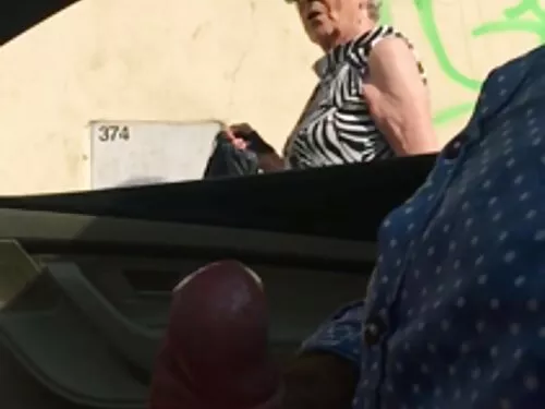 Fata cu părul roșu d ...