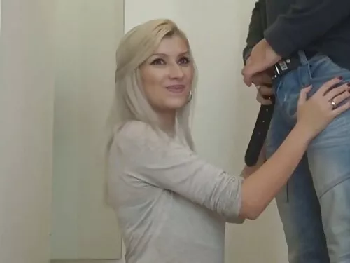 Un pizde mature futu ...