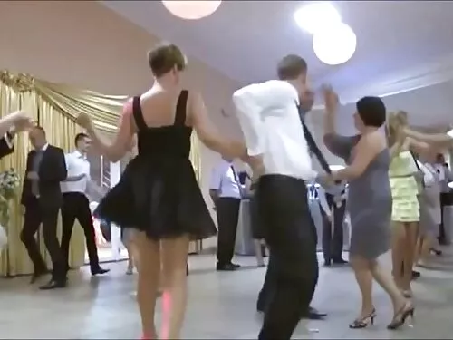 Tipul a invitat doi  ...