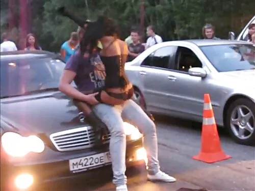 A invitat un tip să  ...