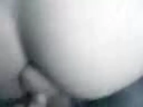 O fată în jambiere î ...