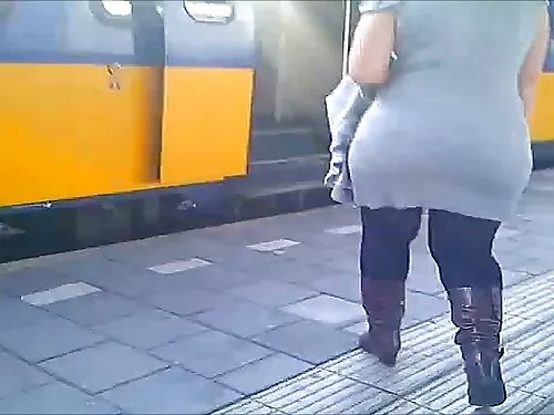 Două lesbiene tinere ...